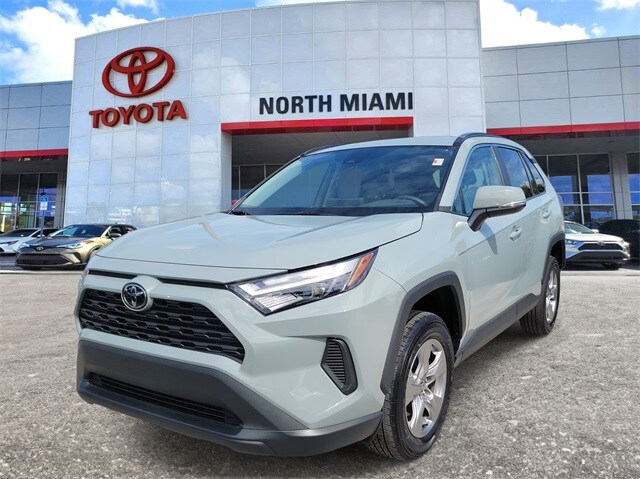 2022 Toyota RAV4 XLE photo 2