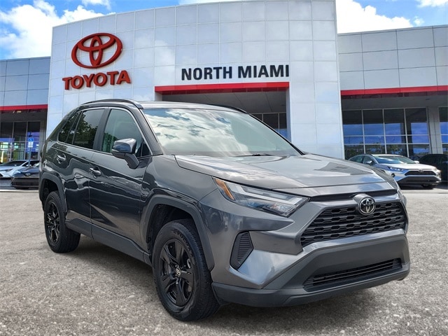 2024 Toyota RAV4 XLE's photo
