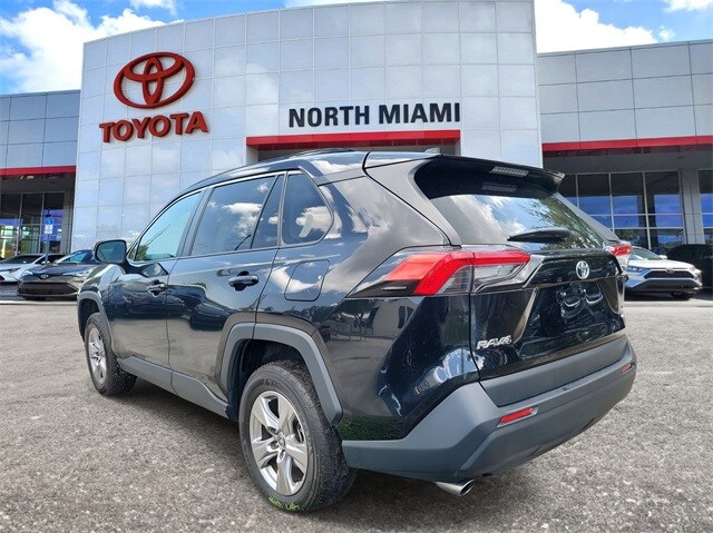 2023 Toyota RAV4 XLE photo 3