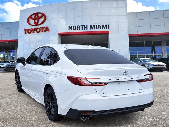 2025 Toyota Camry SE photo 3