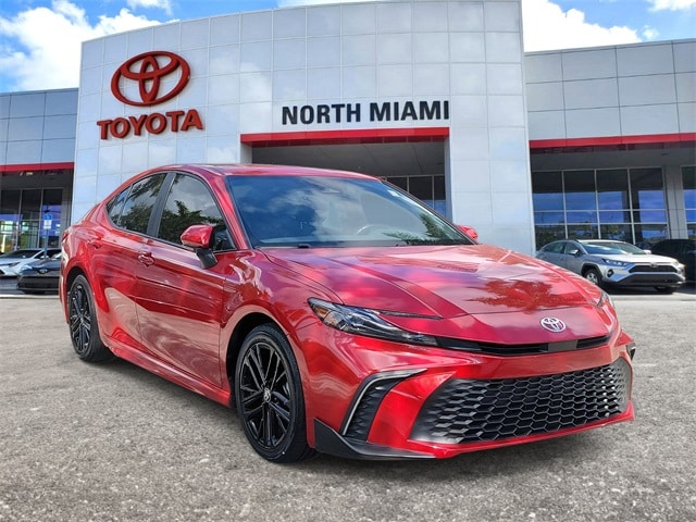 2025 Toyota Camry SE's photo