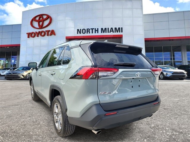 2022 Toyota RAV4 XLE photo 3