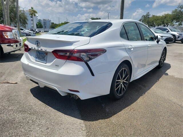 2023 Toyota Camry SE photo 4
