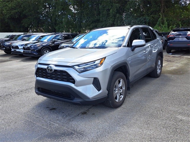 2025 Toyota RAV4 XLE photo 2