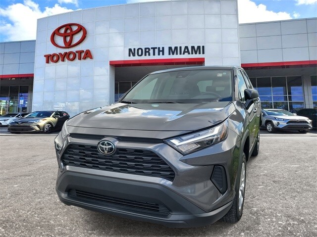 2023 Toyota RAV4 LE photo 2