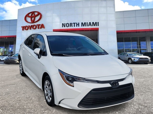 2024 Toyota Corolla LE's photo