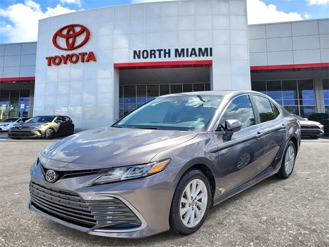 2023 Toyota Camry LE photo 2