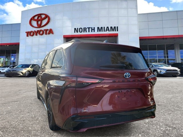 2024 Toyota Sienna XSE photo 3
