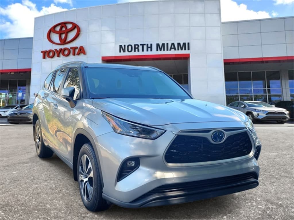 Used 2024 Toyota Highlander Hybrid XLE SUV
