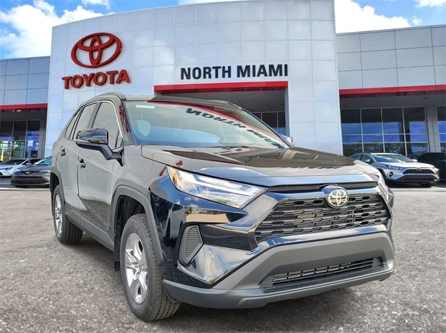 2025 Toyota RAV4 XLE's photo