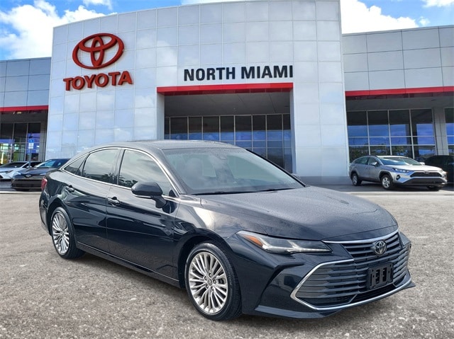 2019 Toyota Avalon Limited's photo