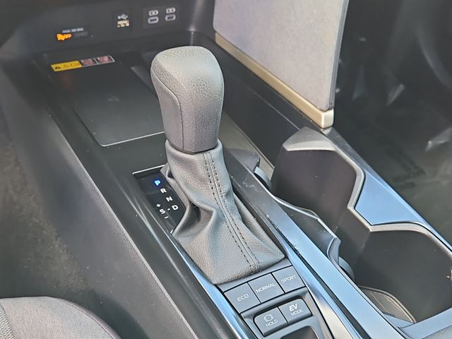 2025 Toyota Camry LE - Photo 15