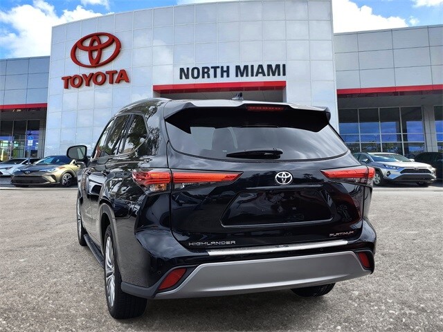 2023 Toyota Highlander Platinum photo 3