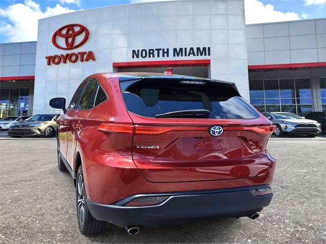 2023 Toyota Venza LE photo 3