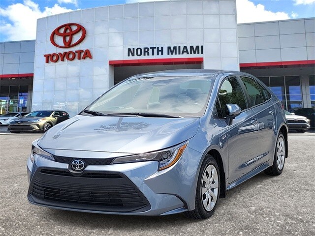 2025 Toyota Corolla LE photo 2
