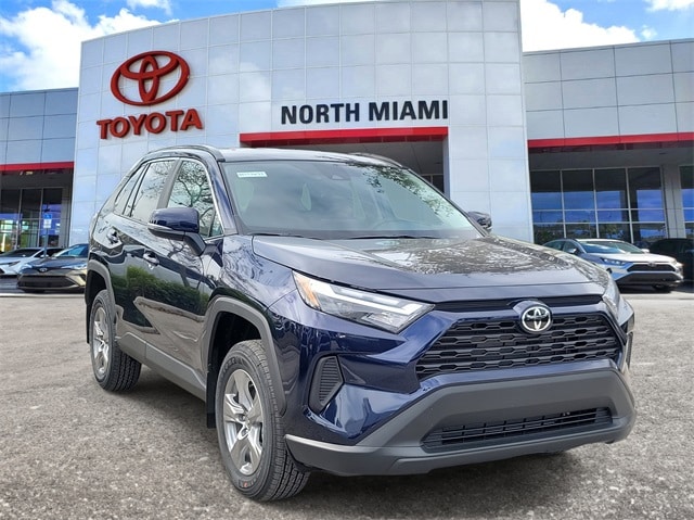 2025 Toyota RAV4 XLE's photo