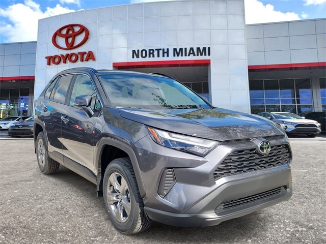 2025 Toyota RAV4 XLE's photo