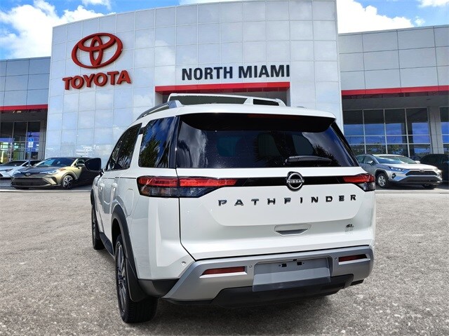 2024 Nissan Pathfinder SL photo 2