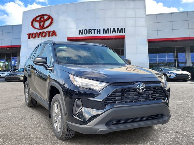 2025 Toyota RAV4 LE's photo