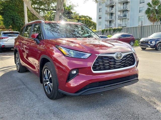 2025 Toyota Highlander XLE's photo