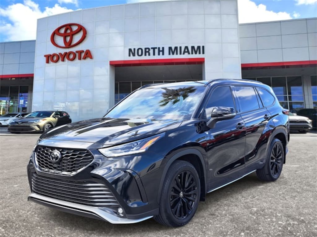 Used 2024 Toyota Highlander LE SUV