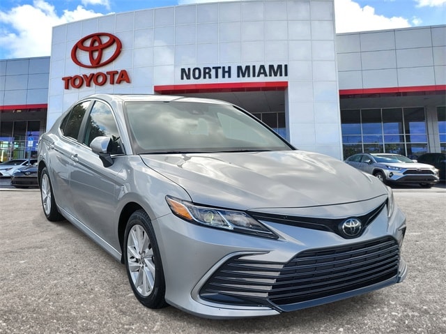 2024 Toyota Camry LE's photo