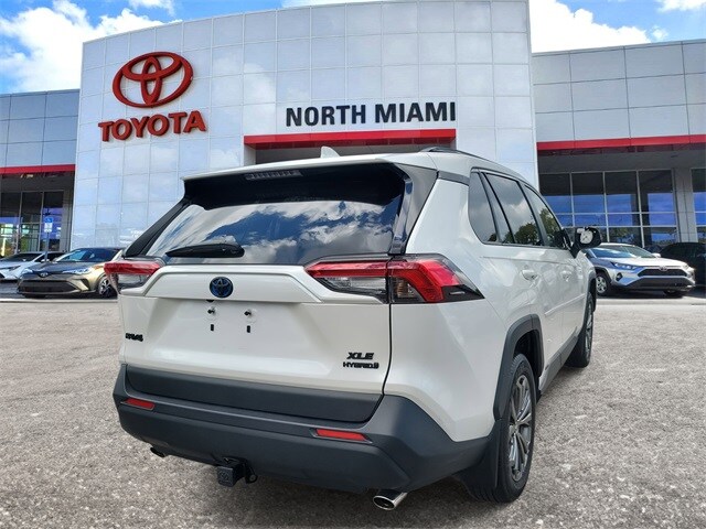 2022 Toyota RAV4 XLE Premium photo 4