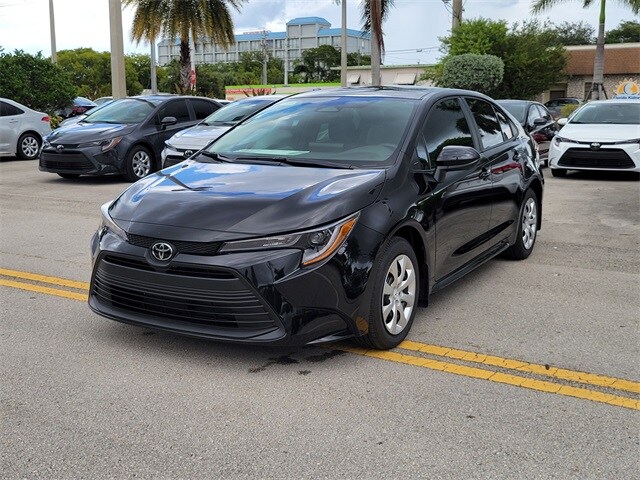 2025 Toyota Corolla LE photo 2