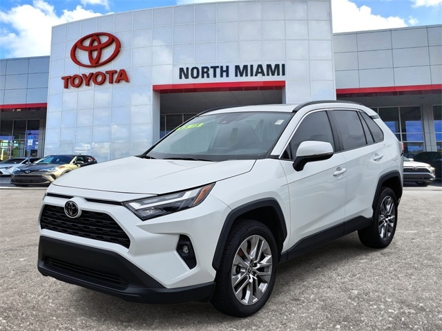 2023 Toyota RAV4 XLE Premium photo 3