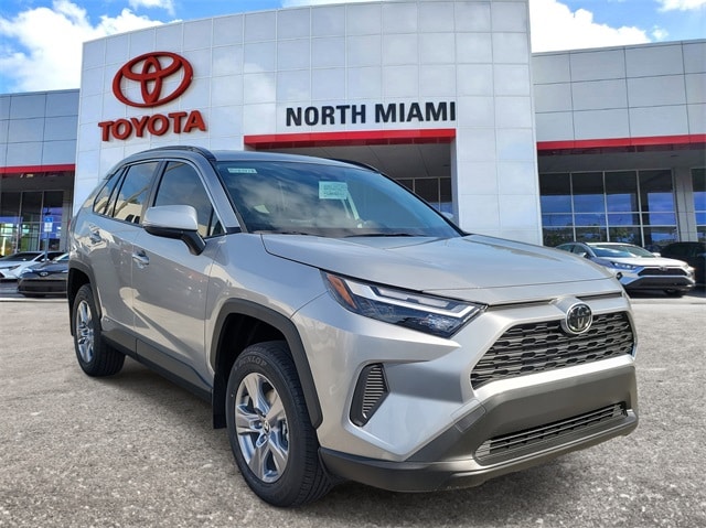 2025 Toyota RAV4 XLE's photo