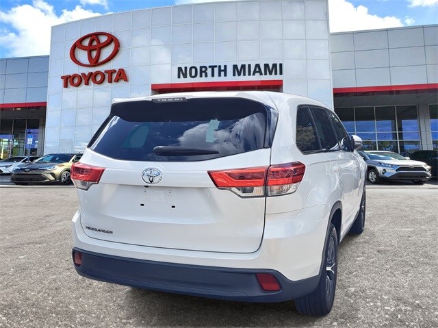 2019 Toyota Highlander LE photo 4