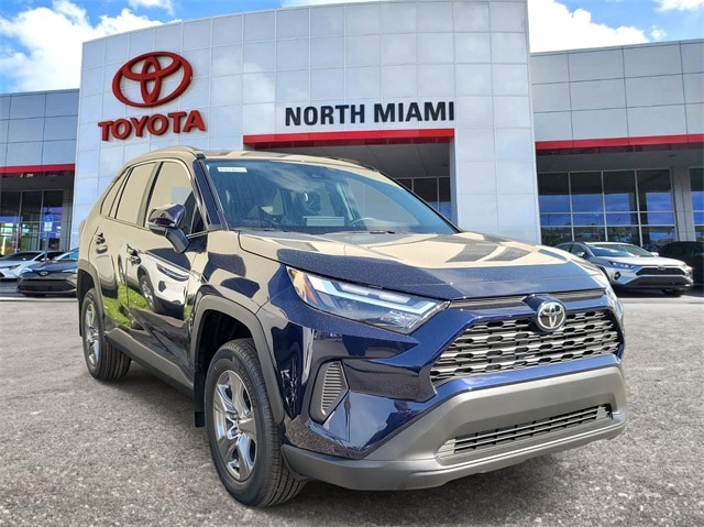 2025 Toyota RAV4 XLE's photo