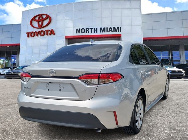 2025 Toyota Corolla LE photo 4