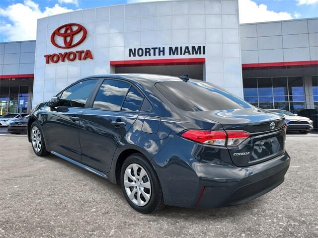 2025 Toyota Corolla LE photo 3