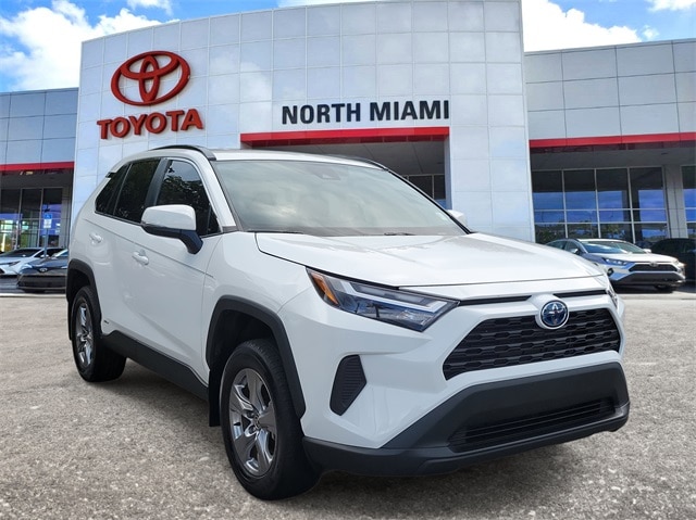 2024 Toyota RAV4 XLE's photo