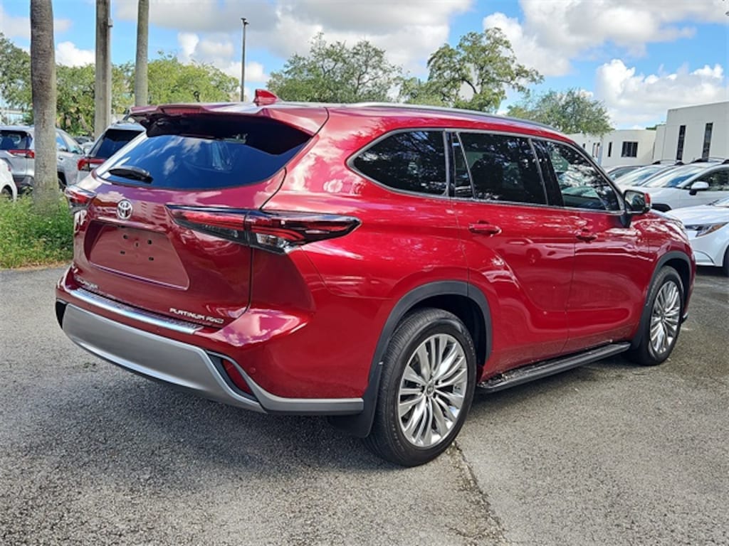 Used 2025 Toyota Highlander Platinum SUV