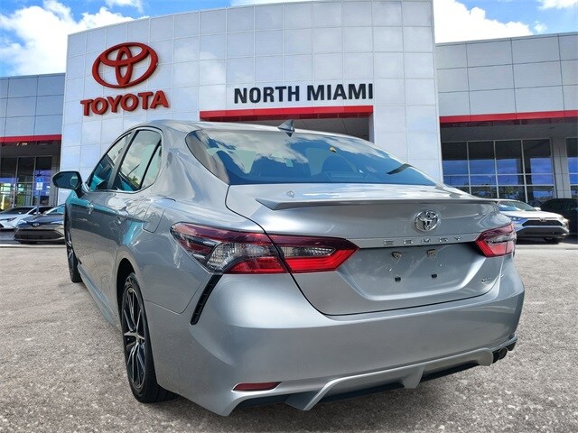 2023 Toyota Camry SE photo 3