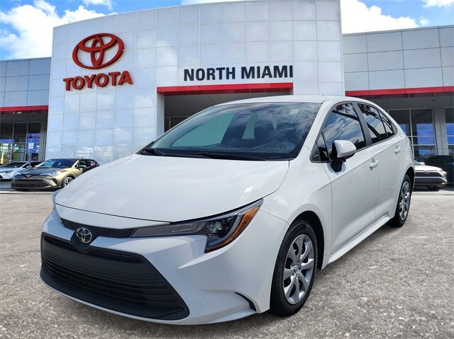2023 Toyota Corolla LE photo 2