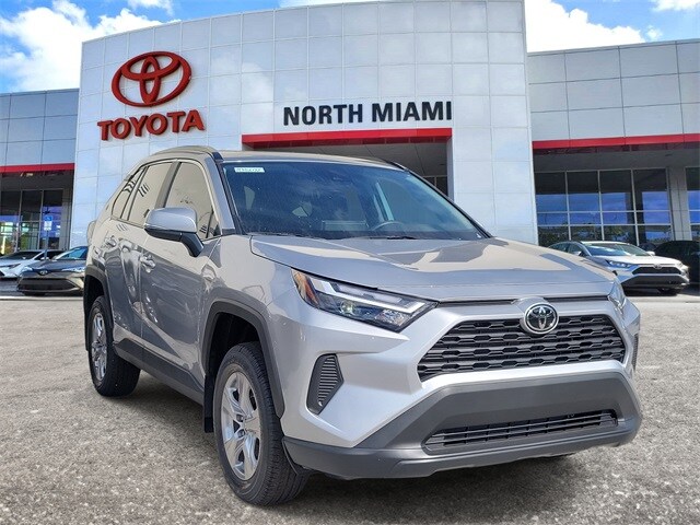 2025 Toyota RAV4 XLE's photo