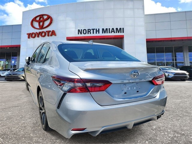 2023 Toyota Camry SE photo 2