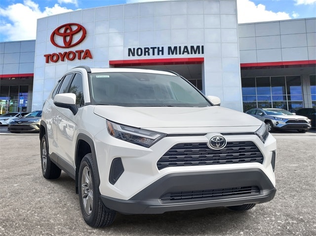 2025 Toyota RAV4 XLE's photo
