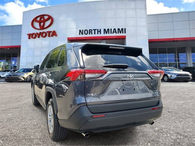 2023 Toyota RAV4 LE photo 3