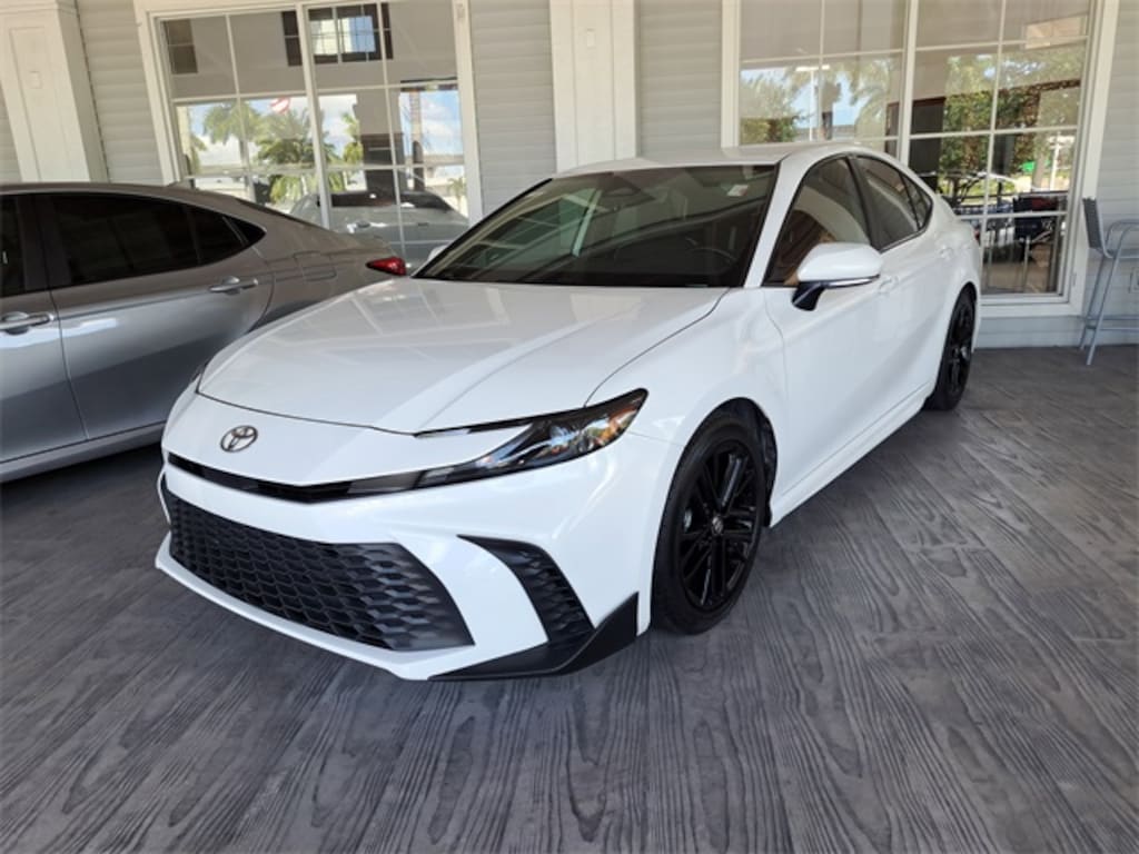 Used 2025 Toyota Camry SE Sedan
