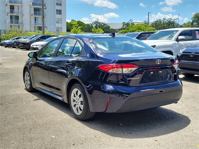 2023 Toyota Corolla LE photo 3