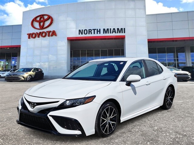 2022 Toyota Camry SE photo 2