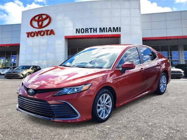 2023 Toyota Camry LE photo 2