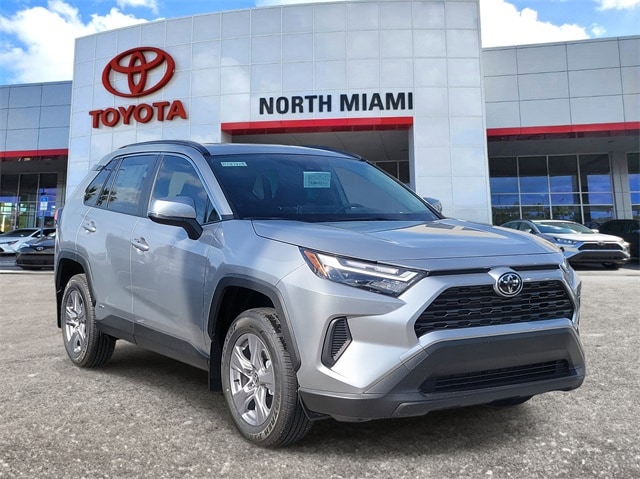 2025 Toyota RAV4 XLE's photo