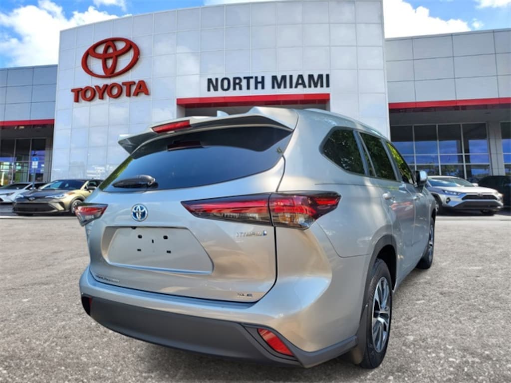 Used 2024 Toyota Highlander Hybrid XLE SUV