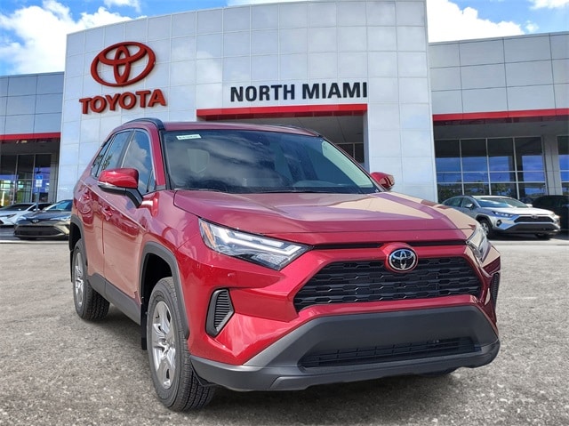 2025 Toyota RAV4 XLE's photo