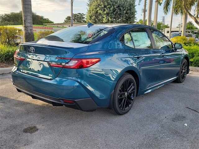 2025 Toyota Camry SE photo 4
